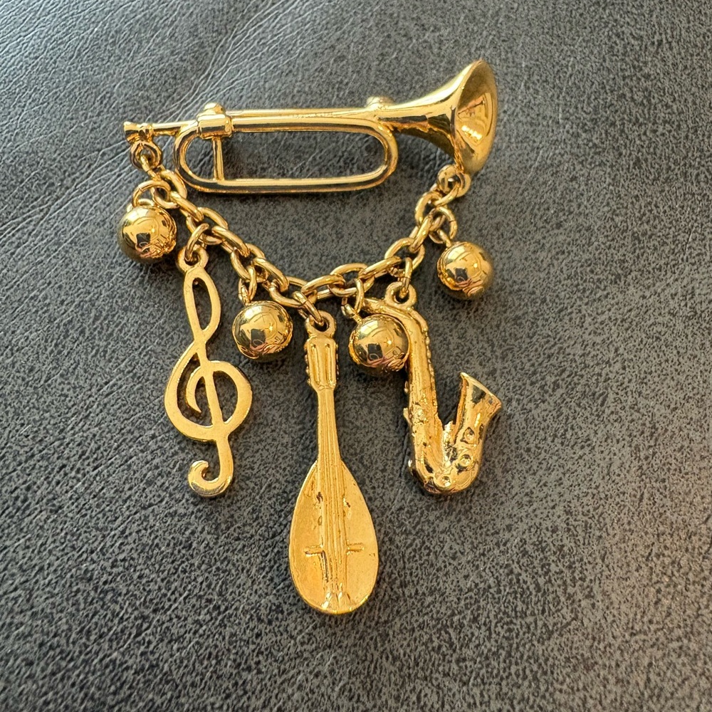 Gold Tone signed Trifari Music Themed Brooch